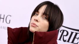 Billie Eilish hatte 2021 eine Woche lang rote Haare und niemand wusste davon — siehe Fotos